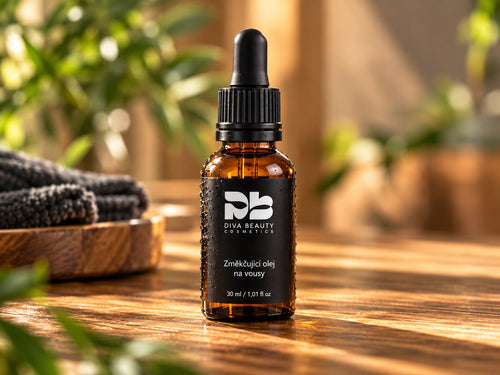 Změkčující olej na vousy DIVA BEAUTY COSMETICS 30 ml, jantarová skleněná lahvička s černým kapátkem na dřevěném podkladu vedle ručníků